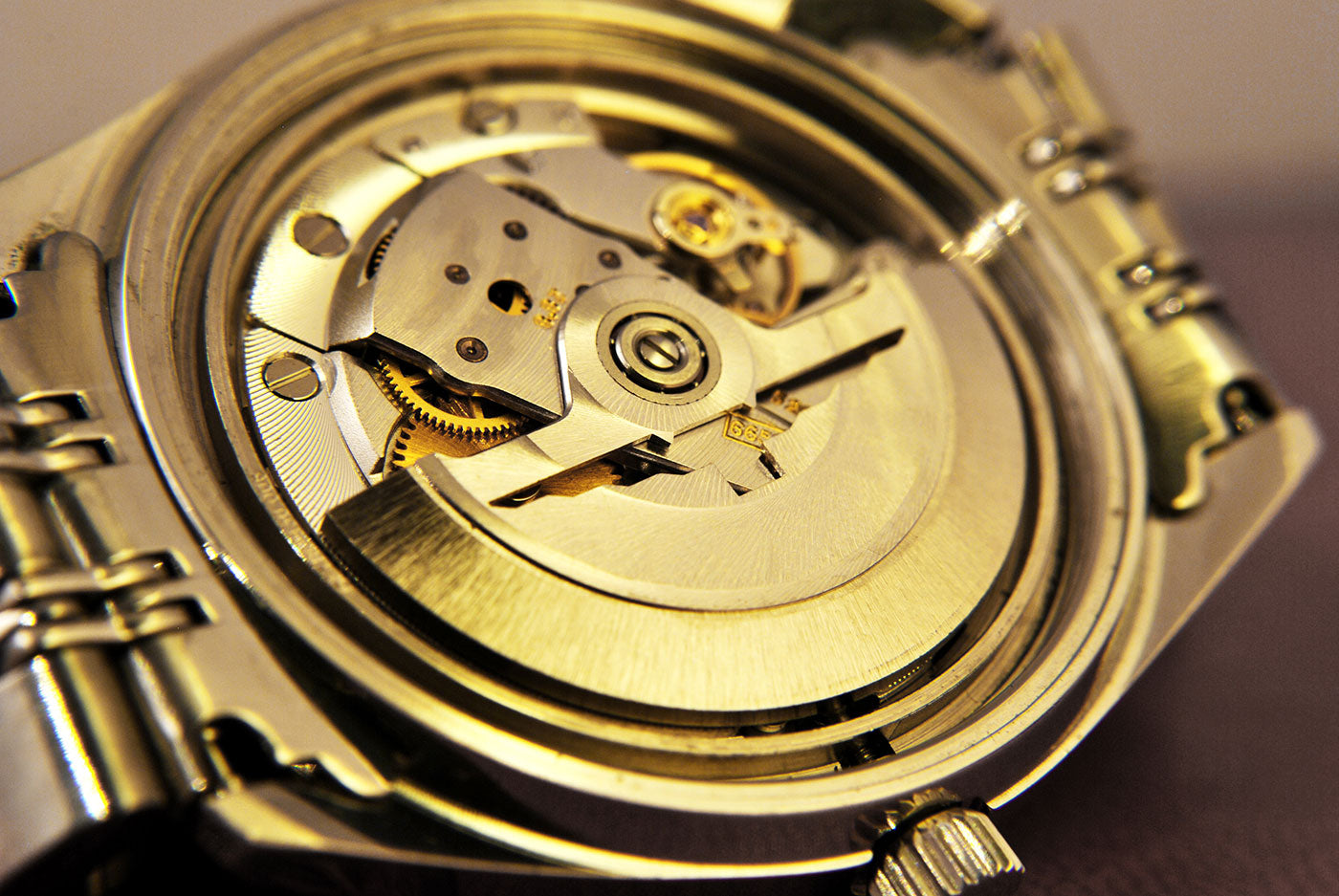 Timeless Tips: Maintaining Your Watch in Pristine Condition